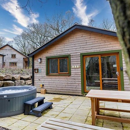 Padley; Woodland Lodge With Hot Tub For 2-4 In The Staffordshire Moorlands Oakamoor Exterior foto