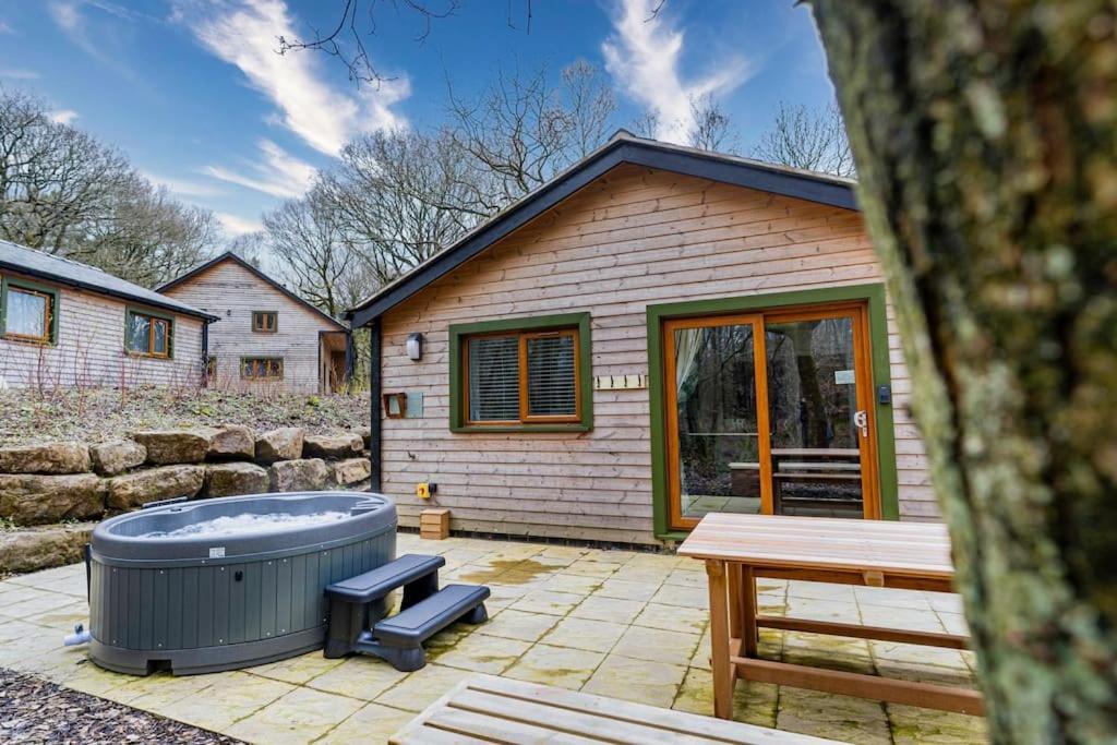 Padley; Woodland Lodge With Hot Tub For 2-4 In The Staffordshire Moorlands Oakamoor Exterior foto