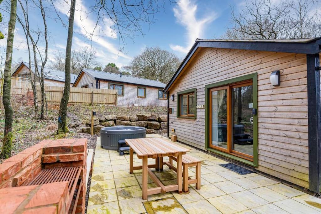 Padley; Woodland Lodge With Hot Tub For 2-4 In The Staffordshire Moorlands Oakamoor Exterior foto