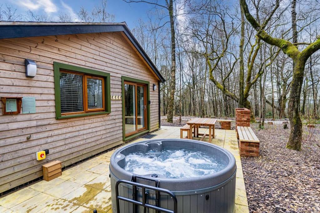 Padley; Woodland Lodge With Hot Tub For 2-4 In The Staffordshire Moorlands Oakamoor Exterior foto